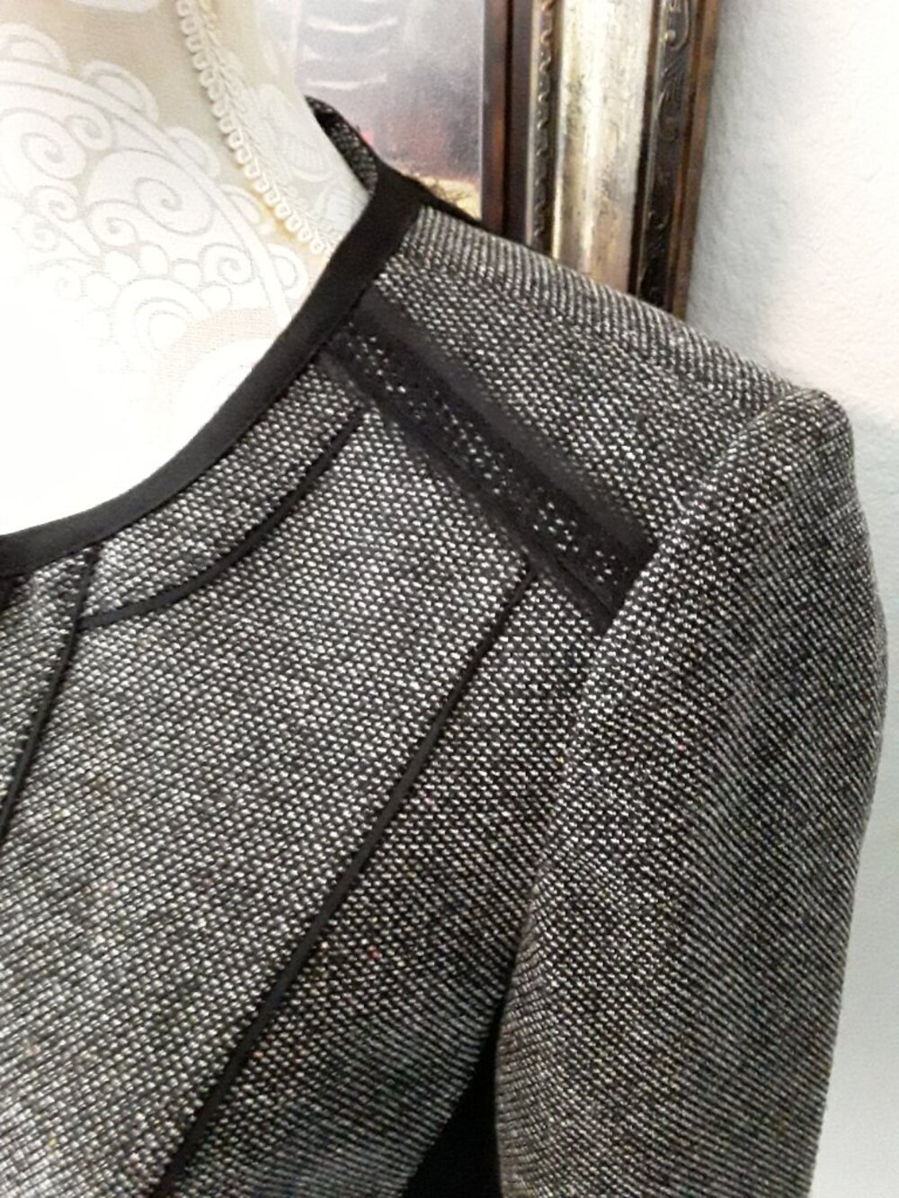 White House Black Market lace accent zipper jacket size 10 - Picture 10 of 14